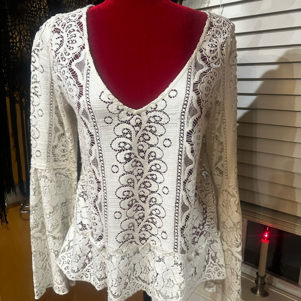 American Eagle lace top size medium